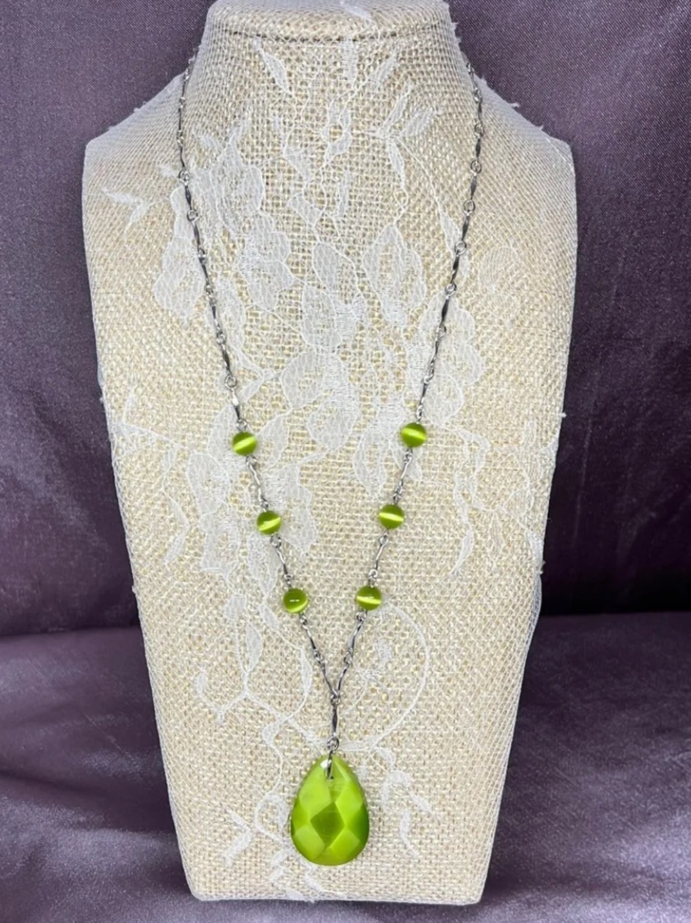 Signed Avon Green Cats Eye Beaded Silver Tone Drop Necklace